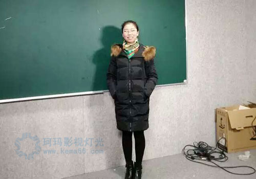武汉珂玛灯光商务部邓美女在现场留影